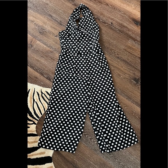 Halter style jumpsuit - Picture 6 of 6